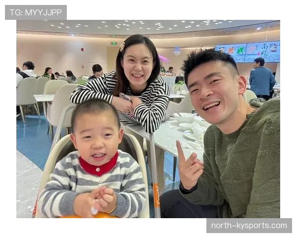 郑思维训练完直接拎爱马仕去接娃? 郑思维训练完直接拎爱马仕去接娃?